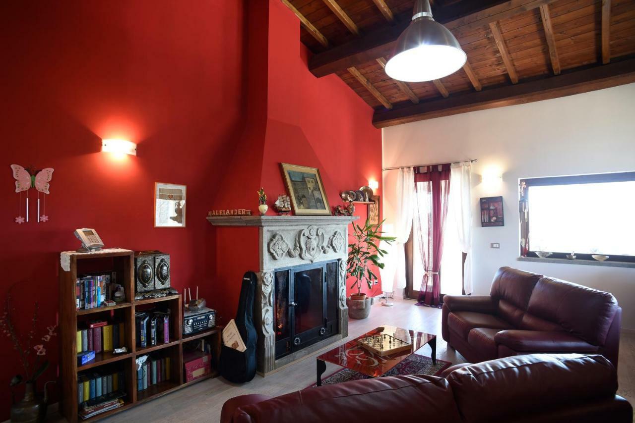 Villa Farfalla Bianca วิตอร์คิอาโน ภายนอก รูปภาพ