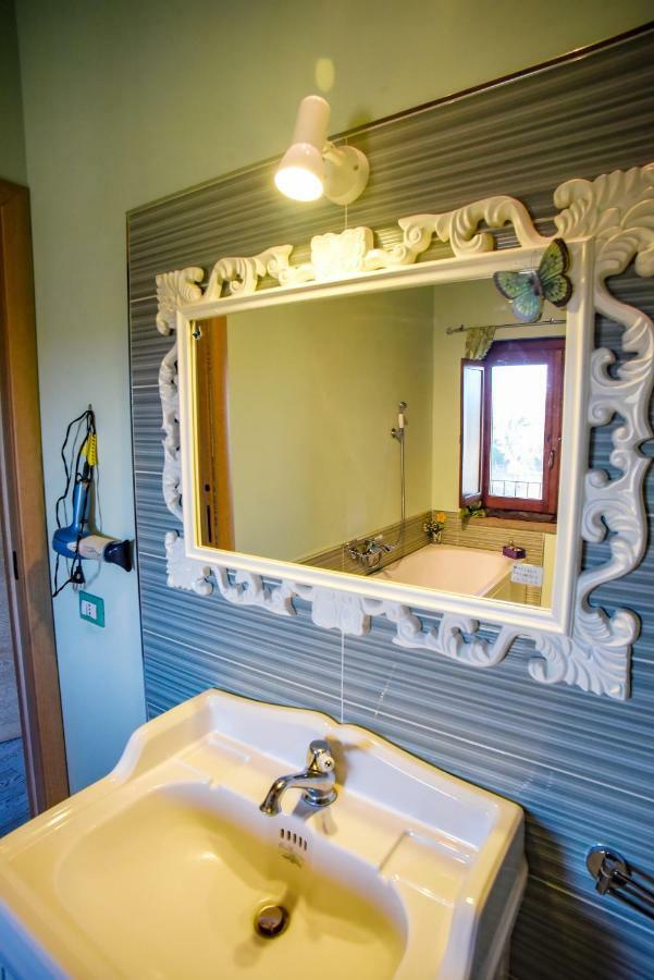 Villa Farfalla Bianca วิตอร์คิอาโน ภายนอก รูปภาพ